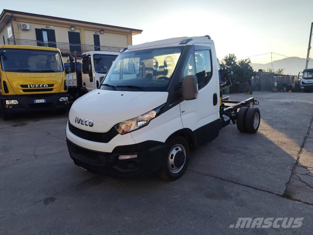 Iveco Daily 35-150 Camiões grua