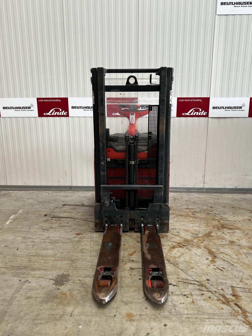 Linde D12AP Empilhador para operador externo