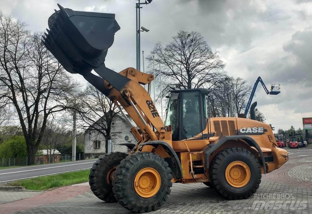 CASE 821 E Carregadeiras de rodas