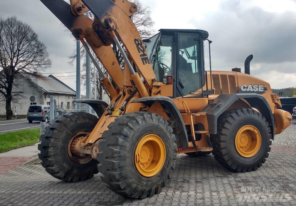 CASE 821 E Carregadeiras de rodas