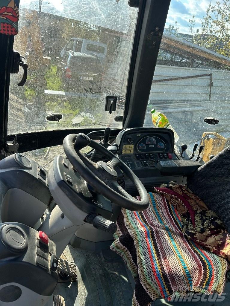 CAT 422 E Retroescavadeiras