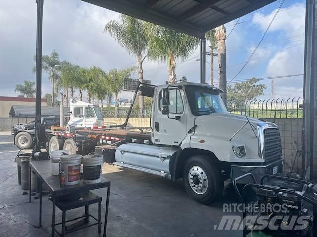 Freightliner 114SD Camiões caixa desmontável com elevador de cabo