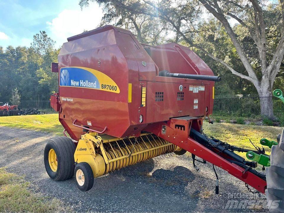 New Holland BR 7060 Enfardadeira de rolos