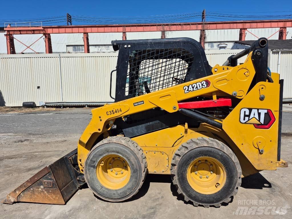 CAT 242 D Minicarregadeiras