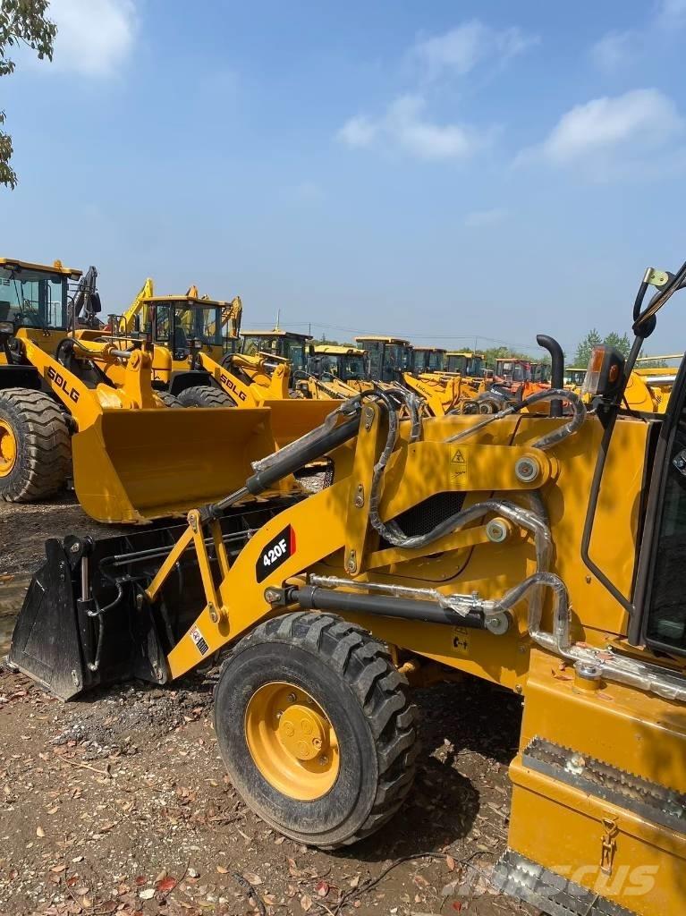 CAT 420 F Retroescavadeiras