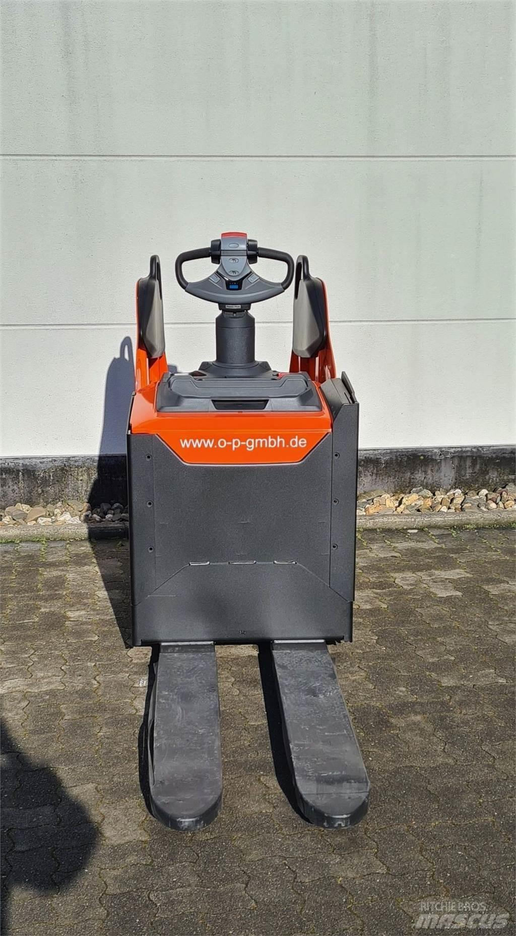 Toyota LPE 250 Porta palettes