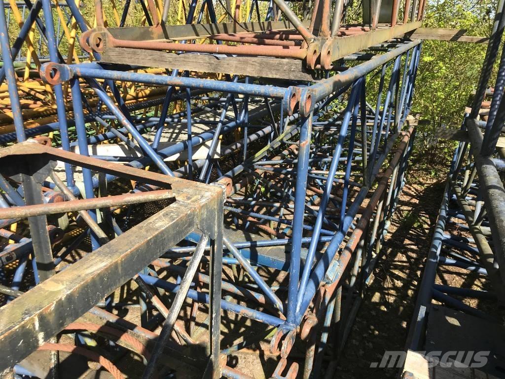  Several boom parts Peças e equipamento de gruas