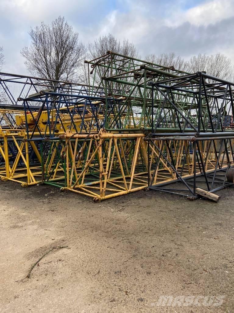  Several boom parts Peças e equipamento de gruas