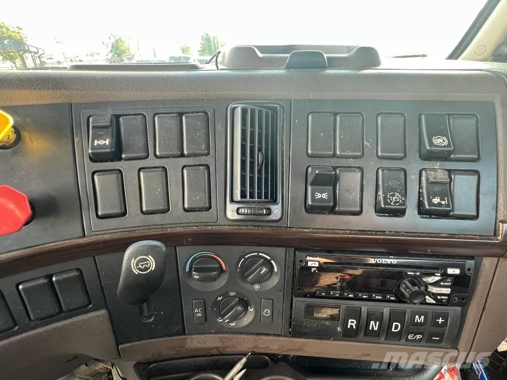 Volvo VNL 42 T300 Cavalos Mecânicos