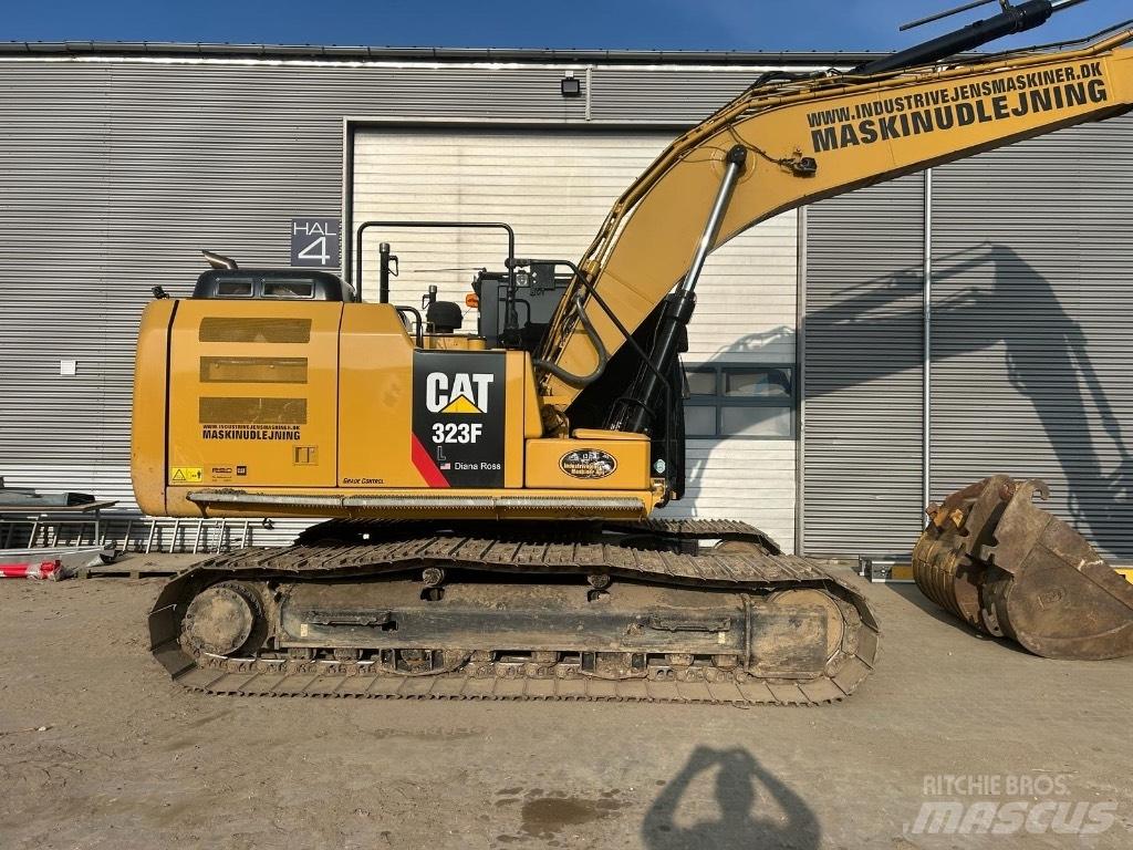 CAT 323 F L Escavadeiras de esteiras