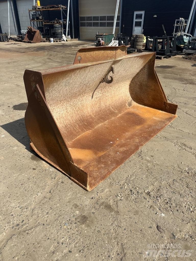 Volvo 2500mm Baldes