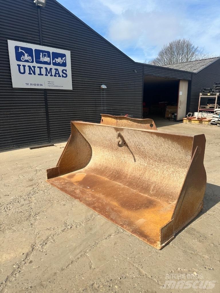 Volvo 2500mm Baldes
