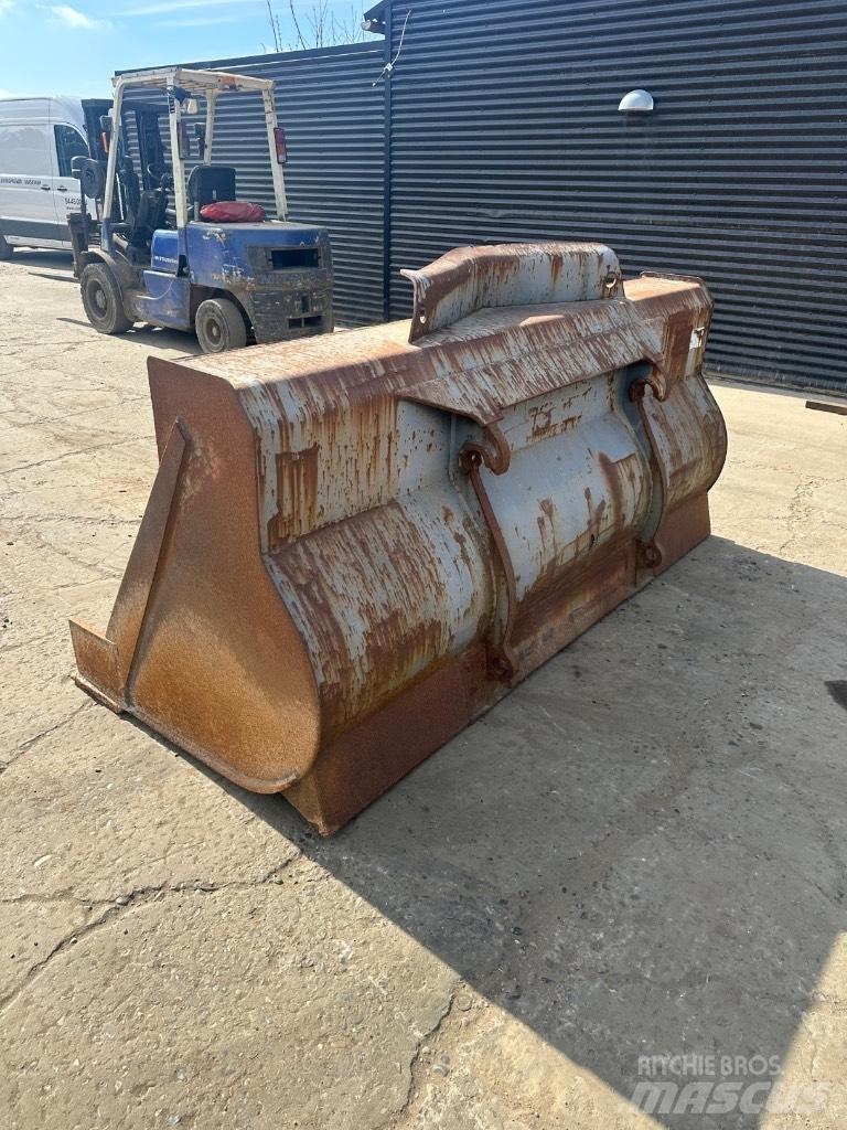 Volvo 2500mm Baldes