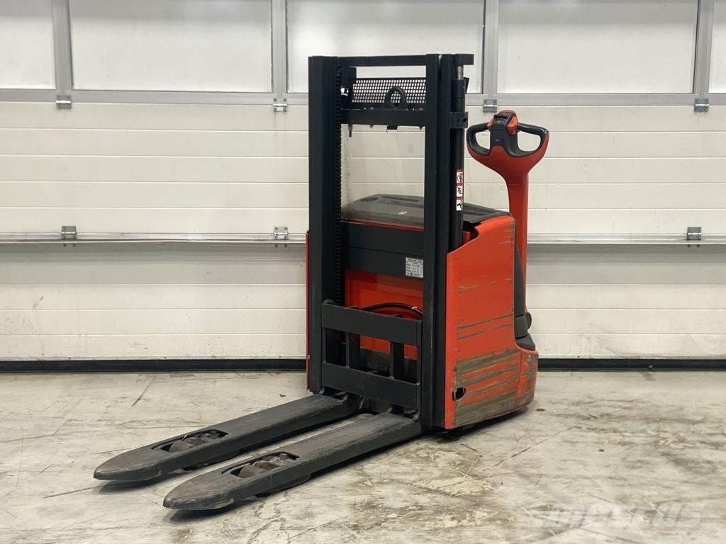 Linde L12 I Empilhador para operador externo