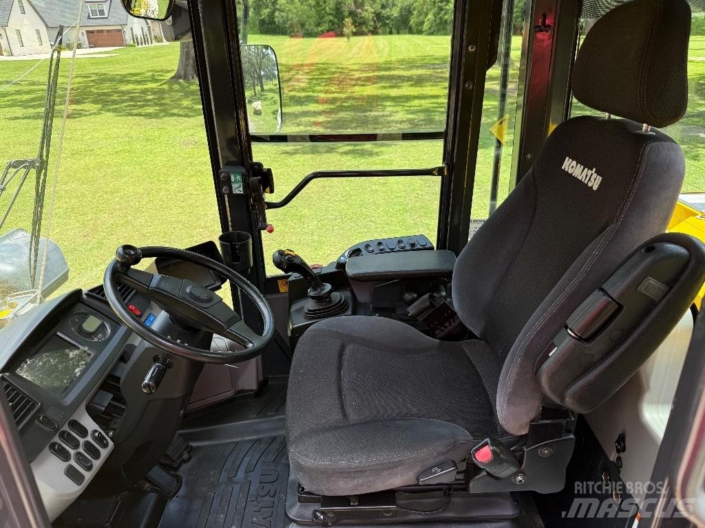 Komatsu WA 270-8 Carregadeiras de rodas