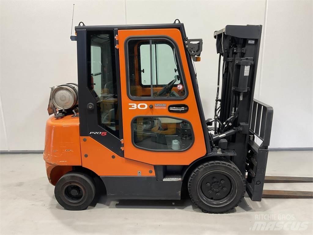 Doosan G30E-5 Empilhadores a gás