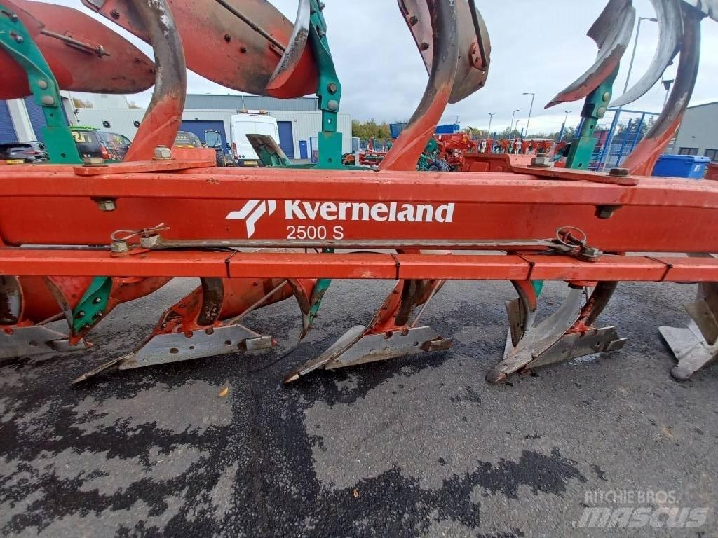 Kverneland 2500S Charruas convencionais