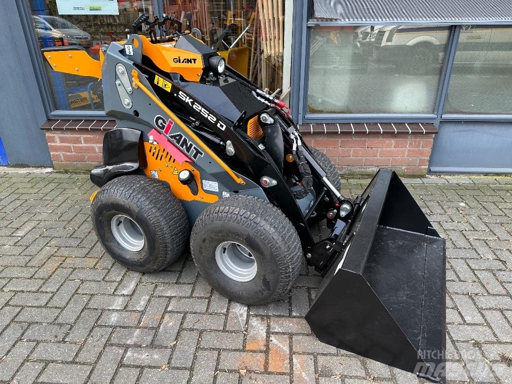 GiANT SK252D Carregadora multifunções
