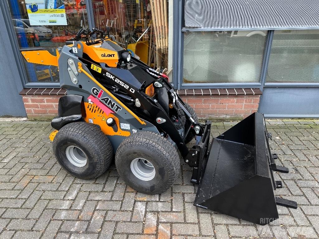 GiANT SK252D Carregadora multifunções
