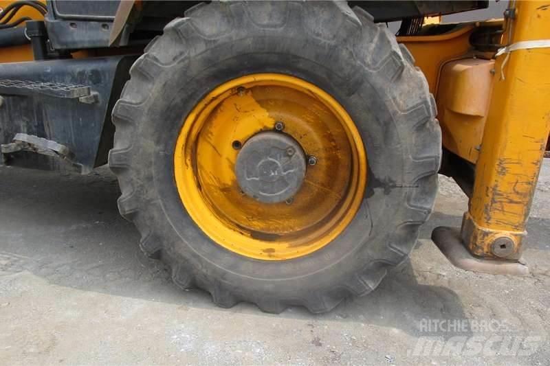 JCB 3DX4 Retroescavadeiras