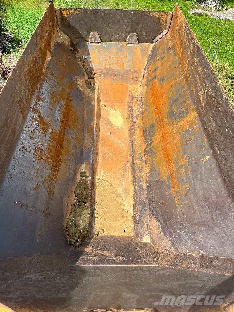 CAT 725 Caminhões articulados