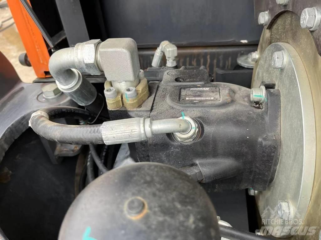 Doosan DX 140 LC Escavadeiras de esteiras