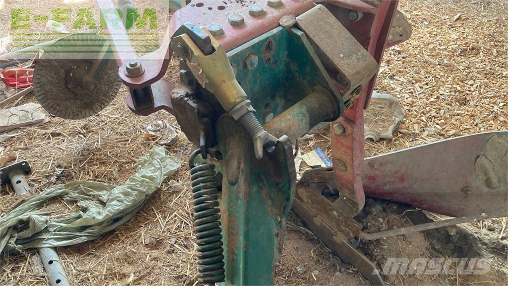 Kverneland LB 100 Charruas convencionais