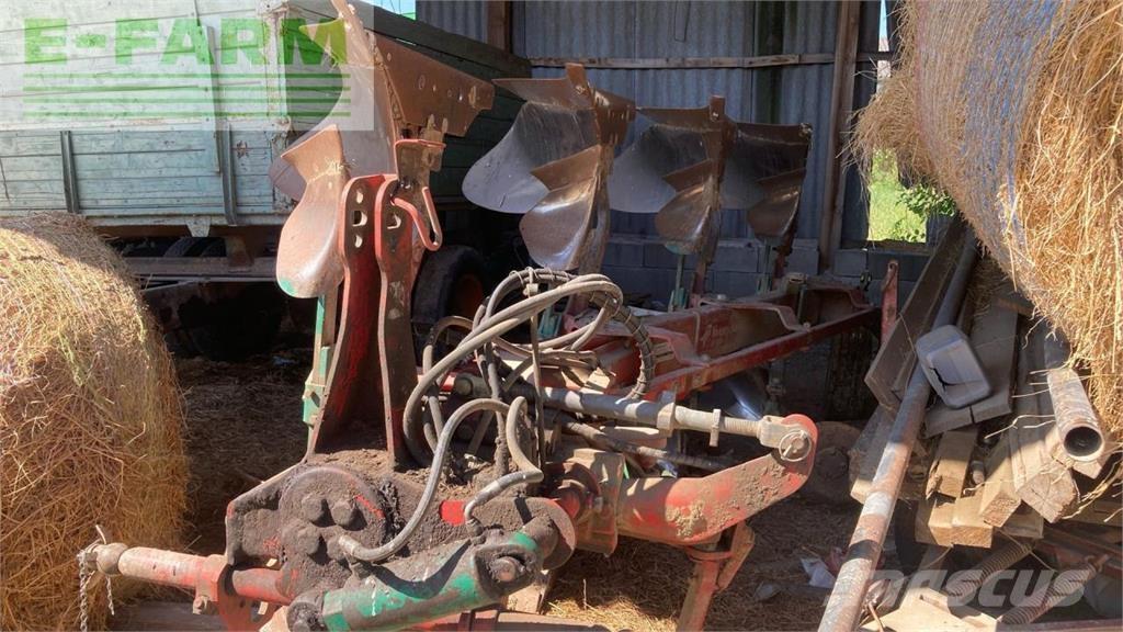 Kverneland LB 100 Charruas convencionais