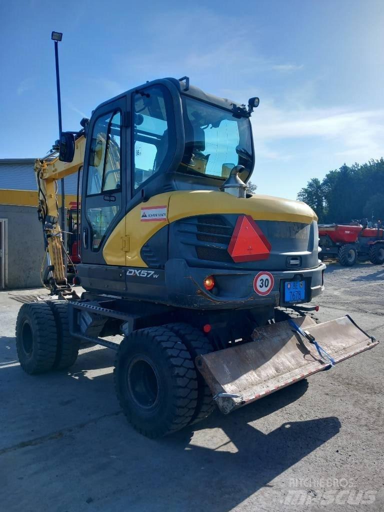 Doosan DX 57 W-5 Escavadoras de rodas