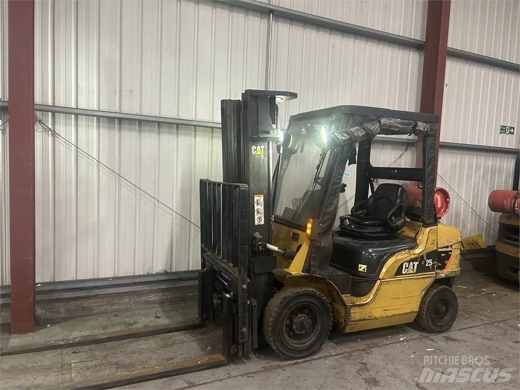 CAT GP25NT Empilhadores a gás