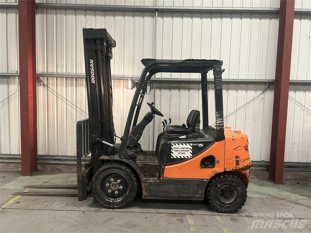 Doosan D25S-5 Empilhadores Diesel