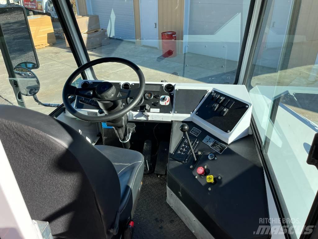 Capacity TJ9000 DOT Tractores terminais