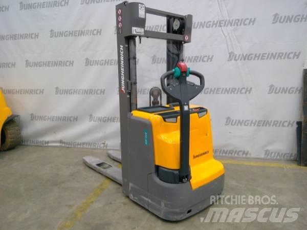 Jungheinrich EJC 214 Empilhador para operador externo