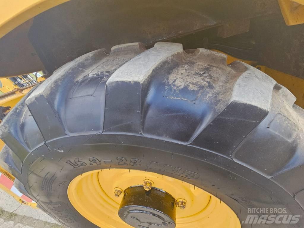 Komatsu WB 93 S-5 Retroescavadeiras