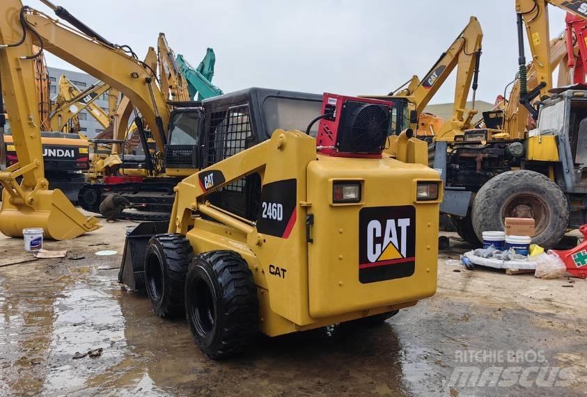 CAT 246D Minicarregadeiras