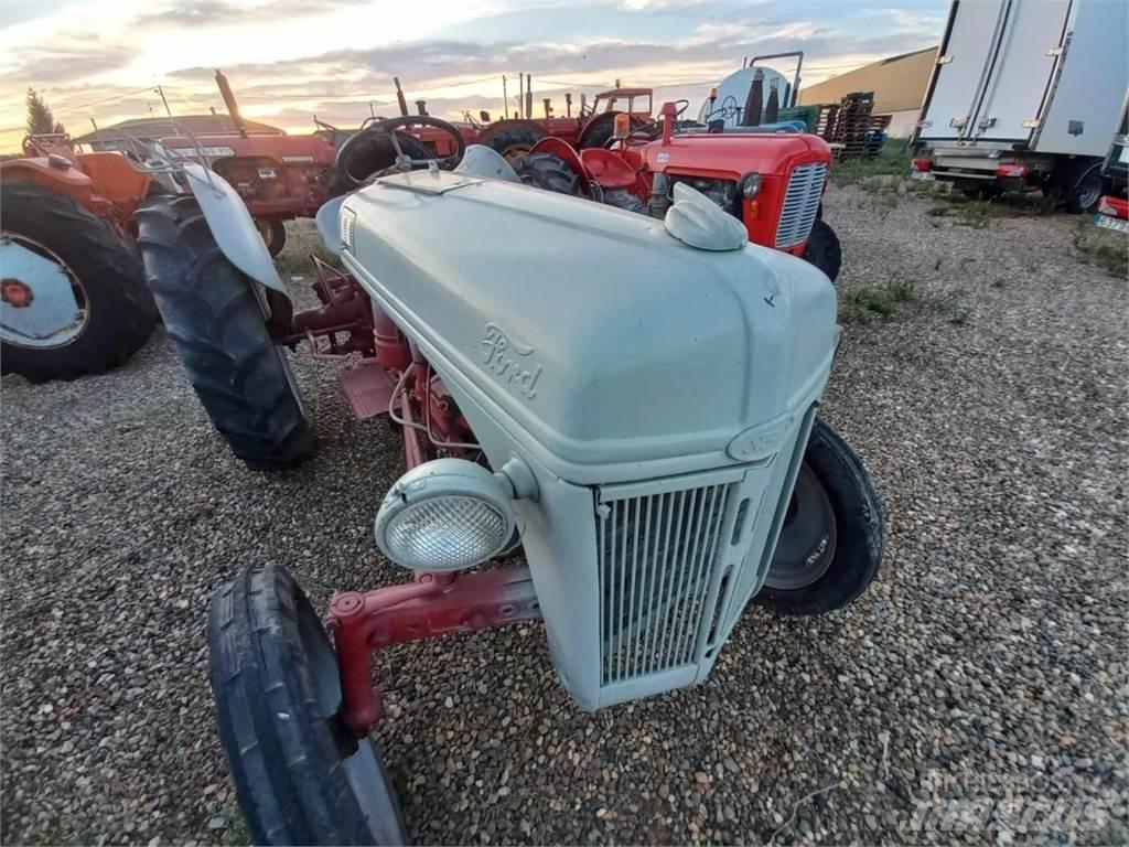 Ford 8N Tratores Agrícolas usados