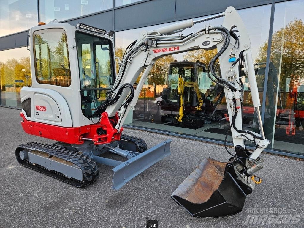 Takeuchi TB 225 Miniescavadeiras