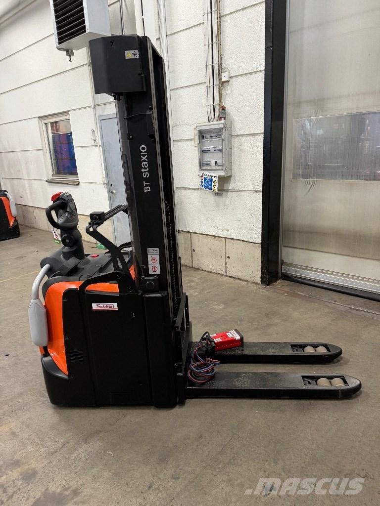 Toyota SPE140L Empilhador para operador externo