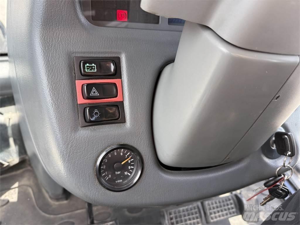 Valtra T203 Tratores Agrícolas usados