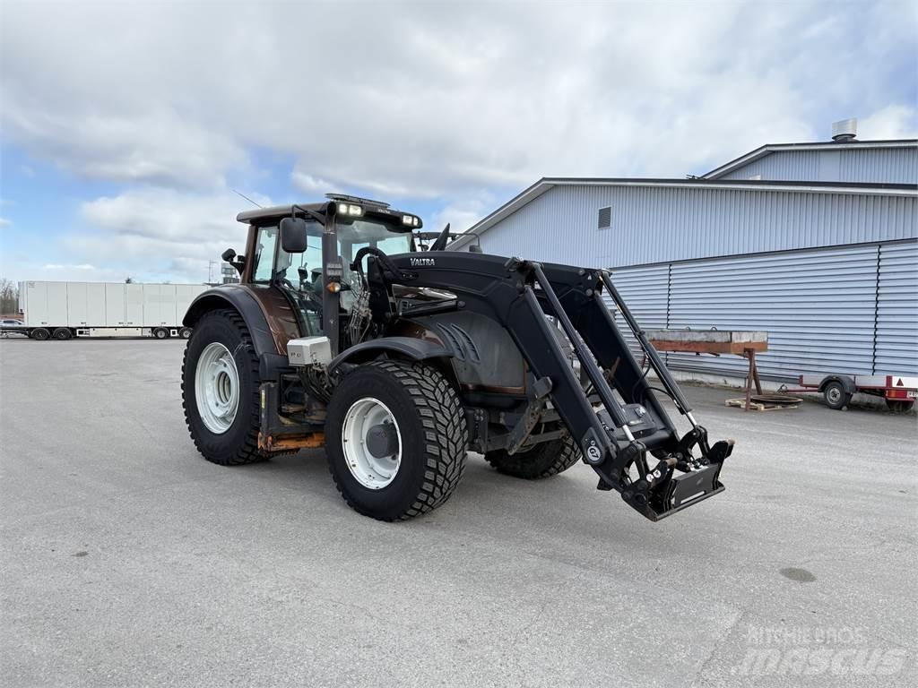 Valtra T203 Tratores Agrícolas usados
