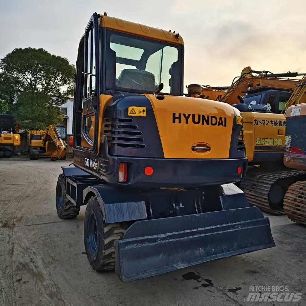 Hyundai Robex 60 VS Miniescavadeiras
