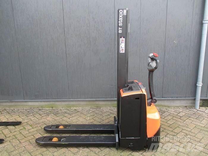 Toyota SWE 080L Empilhador para operador externo