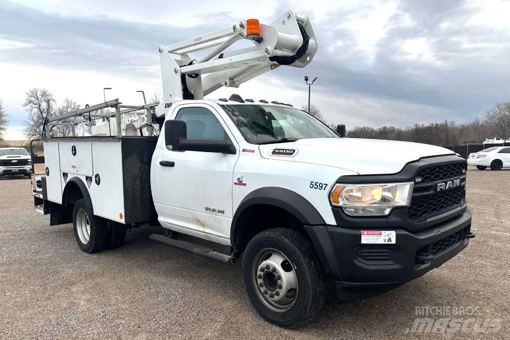 RAM 5500 TRADESMAN Plataformas aéreas montadas em camião