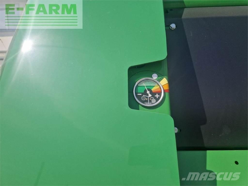 John Deere V451M Enfardadeira de fardos quadrados
