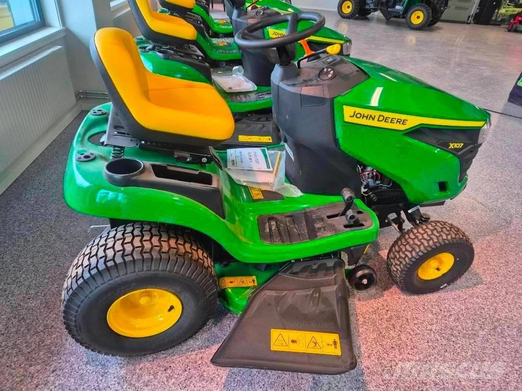 John Deere X 107 Corta-Relvas Riders