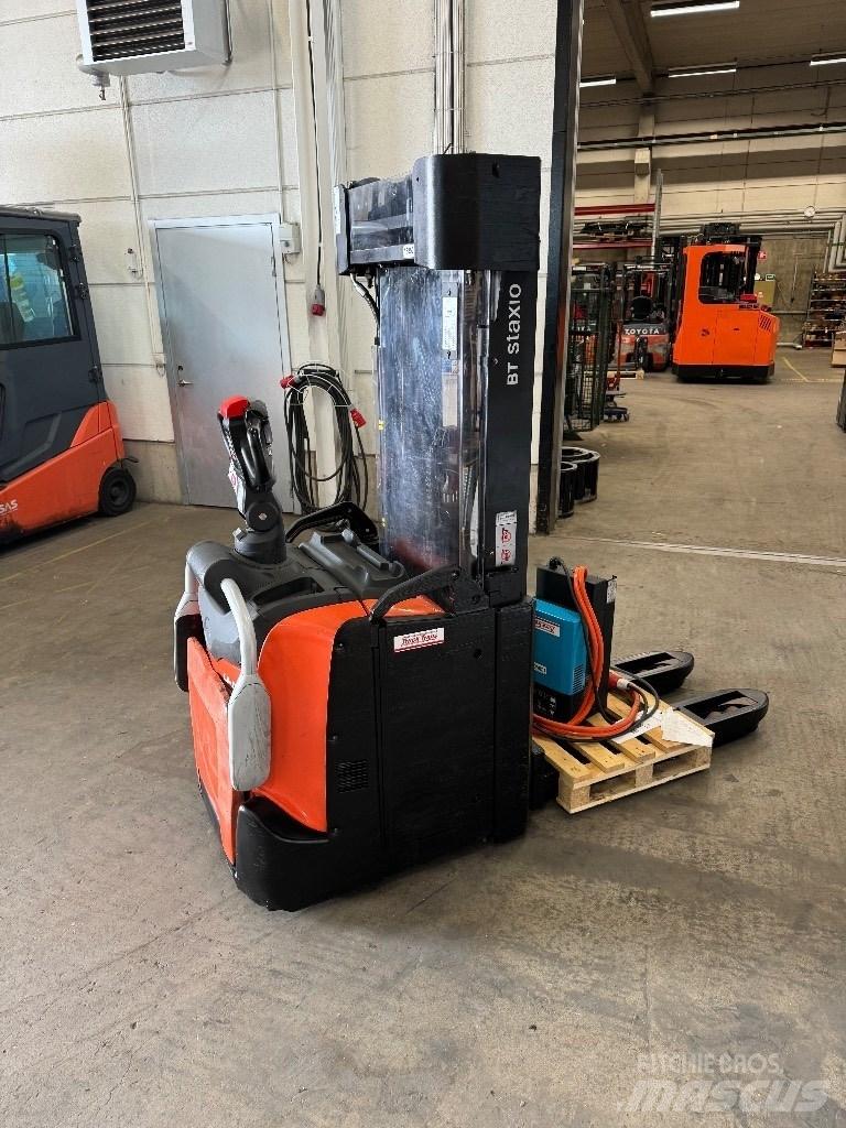 Toyota SPE140L Empilhador para operador externo