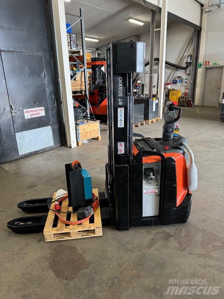 Toyota SPE140L Empilhador para operador externo