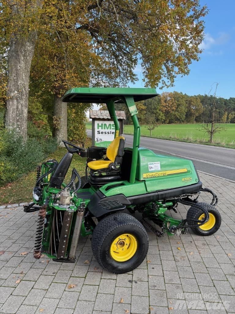 John Deere 8700 A Corta-Relvas Fairway
