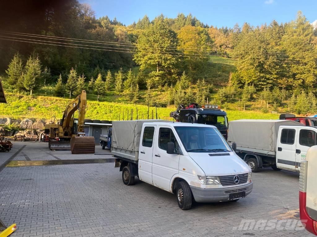 Mercedes-Benz 212 D Pick up de caixa aberta