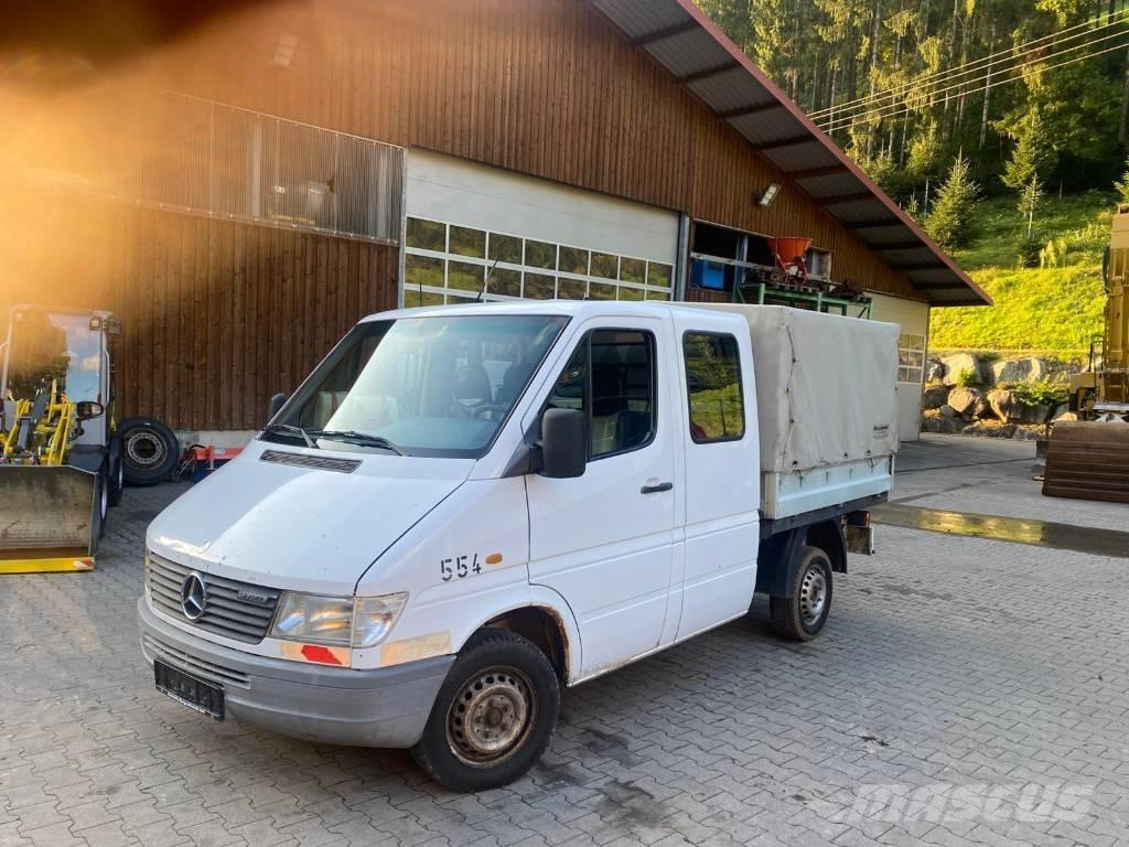 Mercedes-Benz 212 D Pick up de caixa aberta